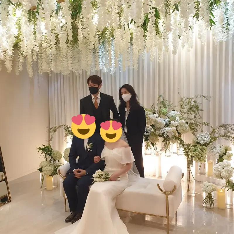 Yoo Yeon-seok menghadiri sebuah acara pernikahan bersama Shin Hyun-bin