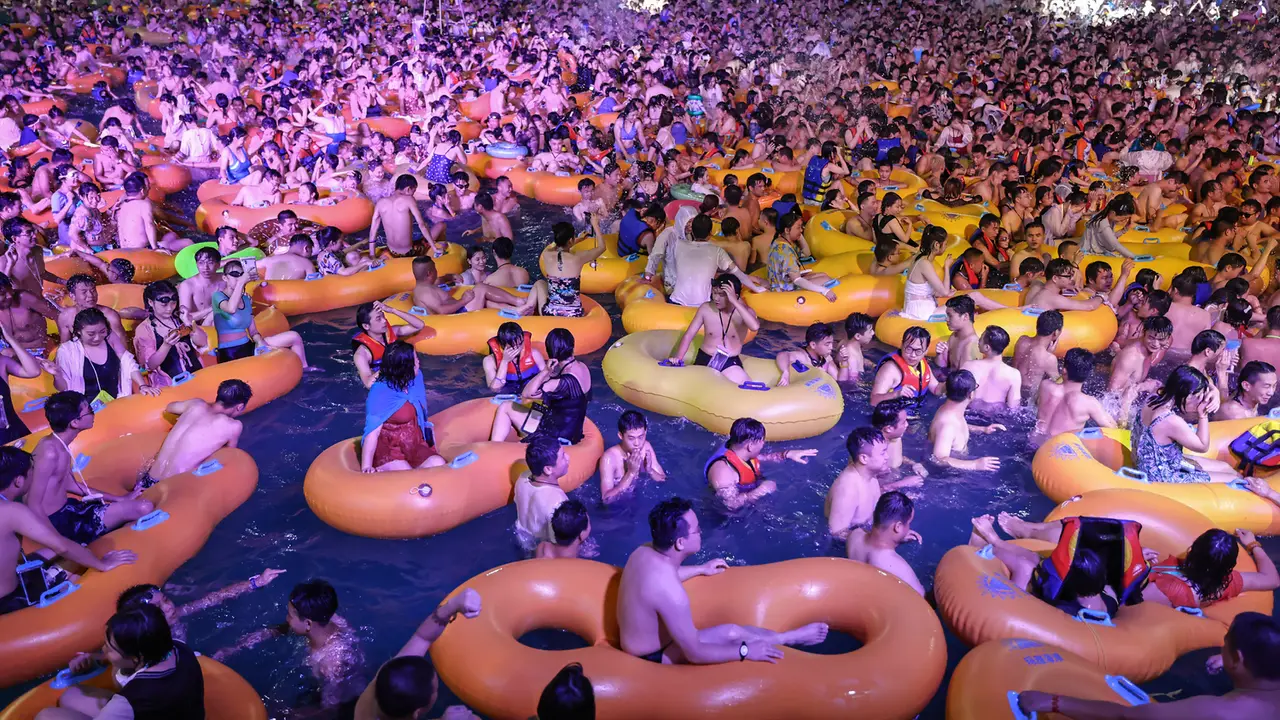 Wuhan Pesta di Kolam
