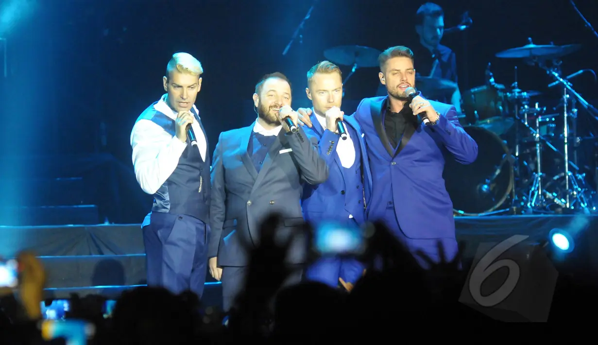 Grup musik Boyzone  sukses menghibur kembali penggemarnya di Jakarta dalam konser bertajuk A Night Of Reunion With Boyzone di Istora Senayan, Jakarta (22/5/2015). (Liputan6.com/Panji Diksana)