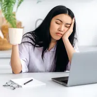 ilustrasi perempuan lelah bosan/Kateryna Onyshchuk/Shutterstock