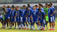 Kim Jeffrey Kurniawan sudah tampak berlatih bersama rekan satu tim di Persib. (Bola.com/Erwin Snaz)