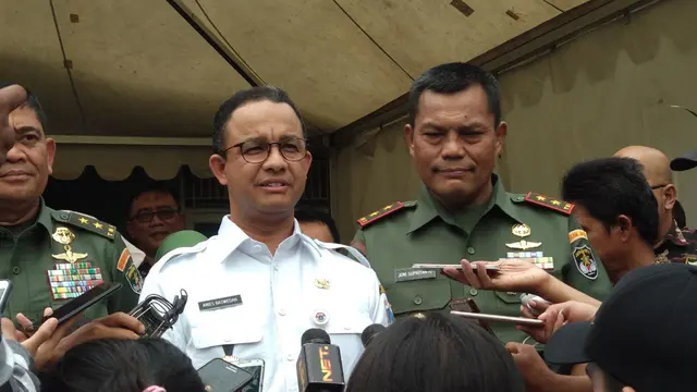 Gubernur DKI Jakarta Anies Baswedan dan Pangdam Jaya Joni Supriyanto