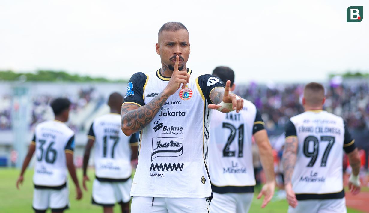 Pemain Persija Jakarta, Gustavo Almeida melakukan selebrasi setelah mencetak gol ke gawang Persita Tangerang dalam laga BRI Super League 2025/2026 di Indomilk Arena, Tangerang, Banten, Jumat (30/01/2026). (Bola.com/Muhammad Iqbal Ichsan)