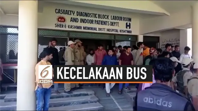 Sebuah bus bermuatan penuh jatuh ke jurang di Distrik Kishtwar, Kashmir. Sebanyak 31 orang tewas dan 7 lainnya terluka dalam insiden ini.