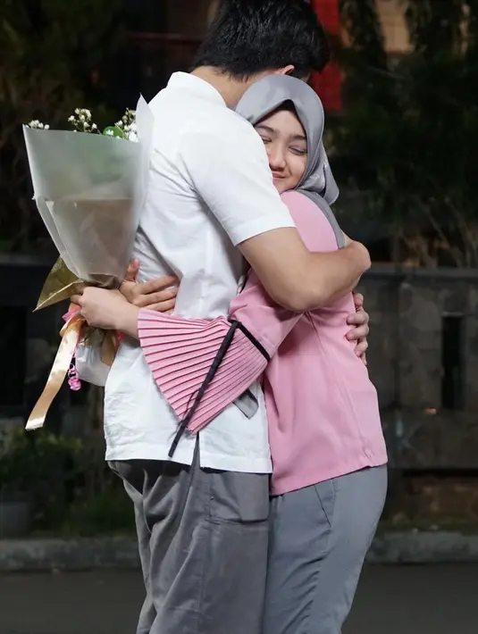 Namanya semakin melejit saat ia bermain dalam sinetron Sodrun Merayu Tuhan. Di sinetron itu, Cut Syifa tampil cantik dengan mengenakan hijab. (Foto: instagram.com/cutsyifaa)