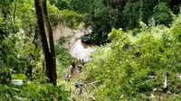 Salah satu mobil rombongan kampanye petahana di Mamuju terjun ke jurang (Foto: Liputan6.com/Abdul Rajab Umar)