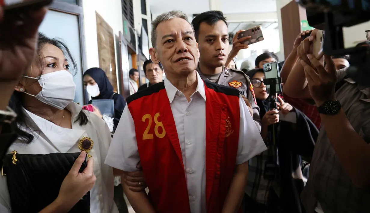 Kuasa hukum Fariz RM, Deolipa Yumara mengungkap, isi pledoi itu tidak hanya dibuat oleh tim hukum, melainkan juga dibuat oleh terdakwa. (KapanLagi.com/Budy Santoso)