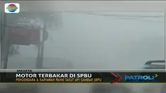 Terekam dalam video amatir, para pegawai SPBU tengah memadamkan api.