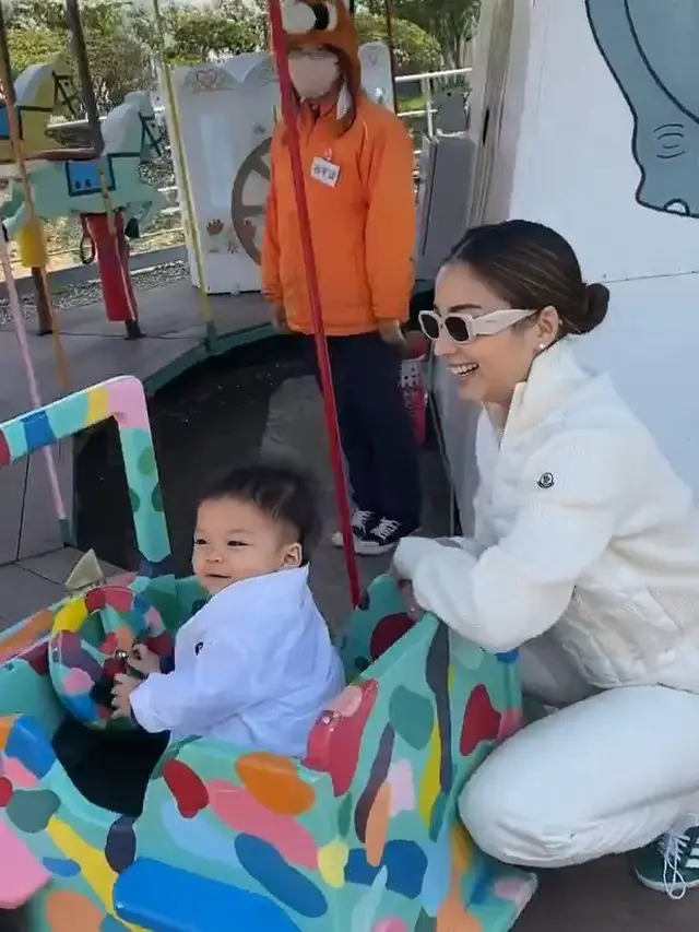 Nikita Willy dan Baby Izz di Jepang (Instagram/nikitawillyofficial94)