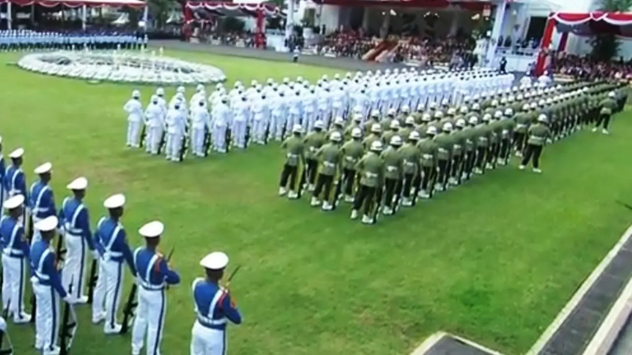 Upacara penurunan bendera Merah Putih pada peringatan HUT ke-74 RI di Istana Kepresidenan, Jakarta, Sabtu (17/8/2019). (Liputan6.com/Rita Ayuningtyas)