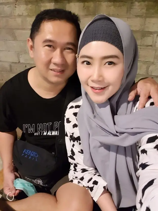 6 Potret Terbaru Bu Dendy yang Sempat Viral Sawer Pelakor, Kini Makin Modis