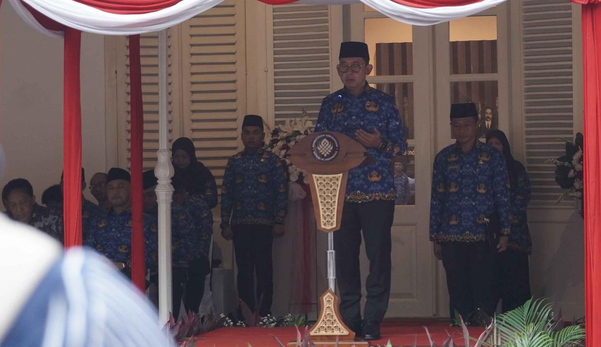 Tanggal 28 Oktober 2025 menandai peringatan Hari Sumpah Pemuda ke-97. Peringatan tahun ini mengusung tema "Pemuda Pemudi Bergerak, Indonesia Bersatu" dengan logo bergaya dinamis yang melambangkan semangat kolaborasi dan inovasi generasi muda. (merdeka.com/magang/Randi Saputra)