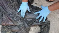 Jaket yang ditemukan berisi tulang lengan (Liputan6.com/Ist)