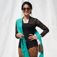 Dian Sastrowardoyo berkebaya (Instagram/therealdisastr)