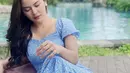 <p>Long dress dengan detail heart neck dan lengan balon juga bisa menjadi outfitmu saat hangout atau liburan lho sahabat Fimela. @mahaliniraharja</p>