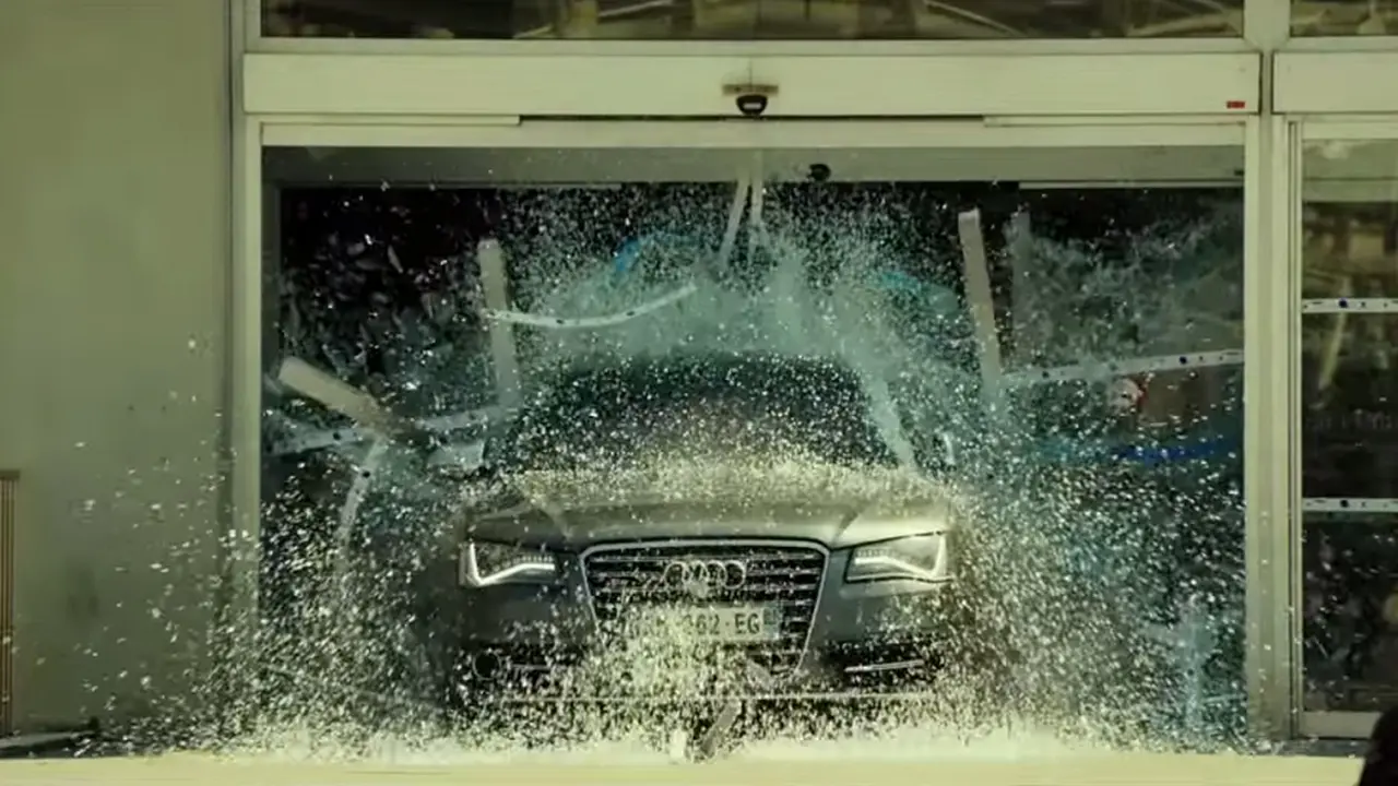 Aksi Ngebut dan Penyelamatan di Trailer Baru Transporter Refueled