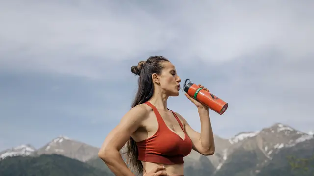Perlukah Minum Suplemen BCAA? Ini Fungsi dan Waktu Konsumsi yang Perlu Dipahami Sebelum Rutin Meminumnya Saat Olahraga
