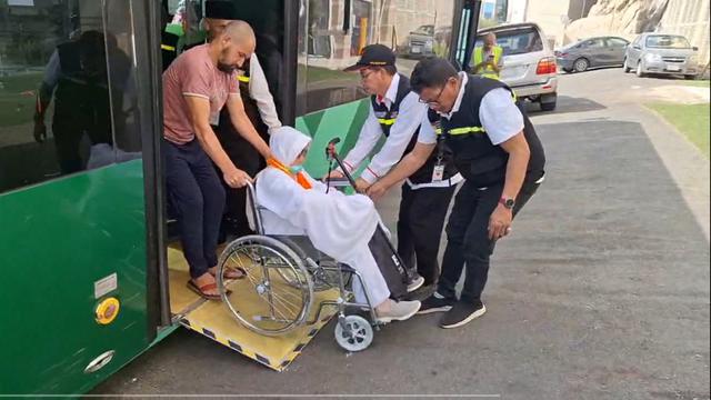 Safari wukuf merupakan program yang difasilitasi Petugas Penyelenggara Ibadah Haji (PPIH) Arab Saudi untuk jemaah haji Indonesia yang tidak bisa melaksanakan rukun haji secara mandiri.