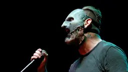 Vokalis Slipknot, Corey Taylor bernyanyi dalam acara "Ozzfest Meets Knotfest" di Hollywood Palladium, Los Angeles , AS , 12 Mei 2016. Nantinya akan lebih dari 40 band yang tampil dalam festival ini. (REUTERS / Mario Anzuoni)