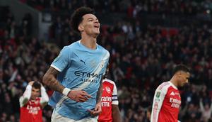Nico O'Reilly melakukan selebrasi saat Manchester City mengalahkan Arsenal di partai final Carabao Cup dengan skor 2-0. Pada laga ini ia membukukan dua gol. (Adrian DENNIS / AFP)(Adrian Dennis / AFP)