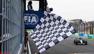 Pembalap Mercedes AMG Petronas, Kimi Antonelli, sukses merebut podium tertinggi dalam balapan Formula 1 GP Jepang 2026 di Sirkuit Suzuka, pada Minggu (29/3/2026). Tampak dalam foto, pembalap Mercedes AMG Petronas asal Italia, Kimi Antonelli, sesaat sebelum melewati garis finis Grand Prix Formula Satu Jepang di sirkuit Suzuka, Suzuka, prefektur Mie pada Minggu 29 Maret 2026. (FRANCK ROBICHON/POOL/AFP)