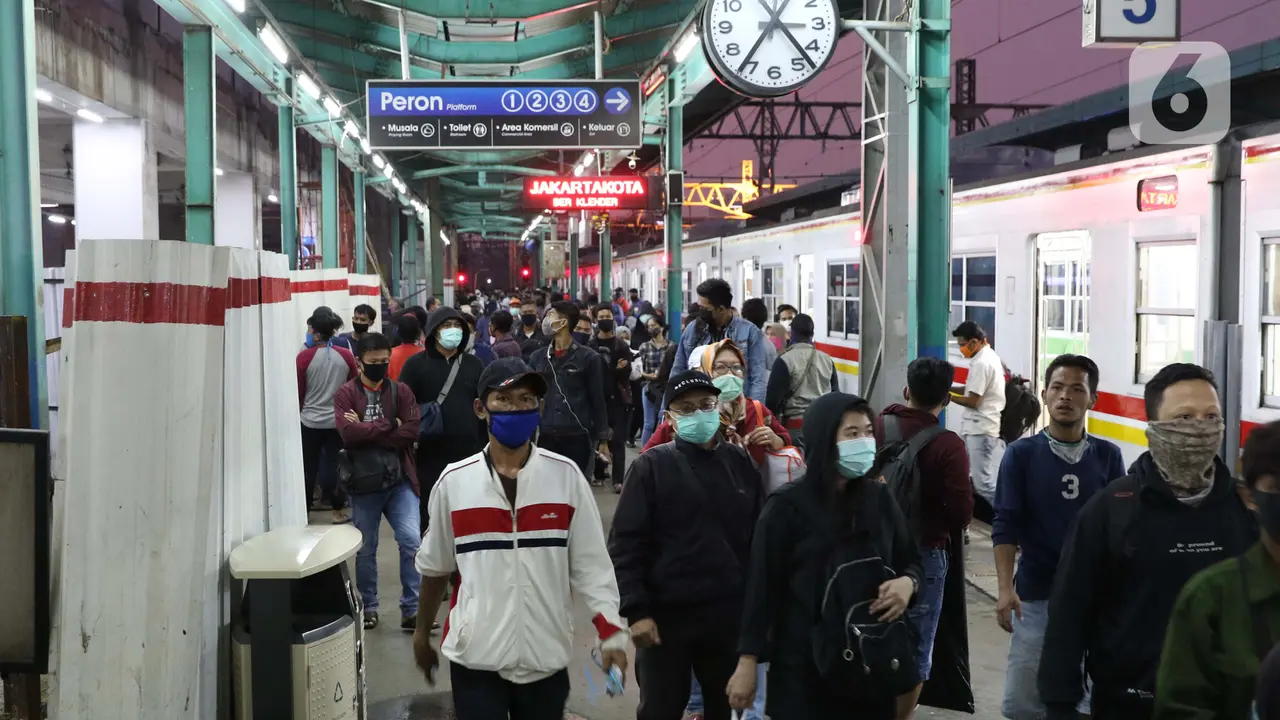 Pekan Pertama PSBB, Begini Suasana Stasiun Manggarai