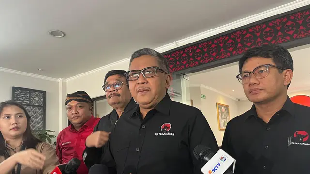 Sekretaris Jenderal (Sekjen) PDI Perjuangan (PDIP) Hasto Kristiyanto usai peringatan Hari Lahir Bung Karno di Sekolah Partai PDIP, Lenteng Agung, Jakarta Selatan, Kamis (6/6/2024). (Liputan6.com/Winda Nelfira)