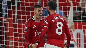 Striker Manchester United, Benjamin Sesko, mencetak satu gol ke gawang Brentford pada lanjutan Liga Inggris 2025/2026 di Old Trafford, Selasa (28/4/2026) dini hari WIB. (Darren Staples / AFP)