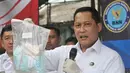 Kepala BNN, Budi Waseso menunjukan barang bukti ekstasi yang akan dimusnahkan di Gedund BNN, Cawang, Jakarta, Kamis (16/3). BNN musnahkan 80kg sabu dan 3.687 butir ekstasi dari hasil pengungkapan 3 kasus. (Liputan6.com/Yoppy Renato)