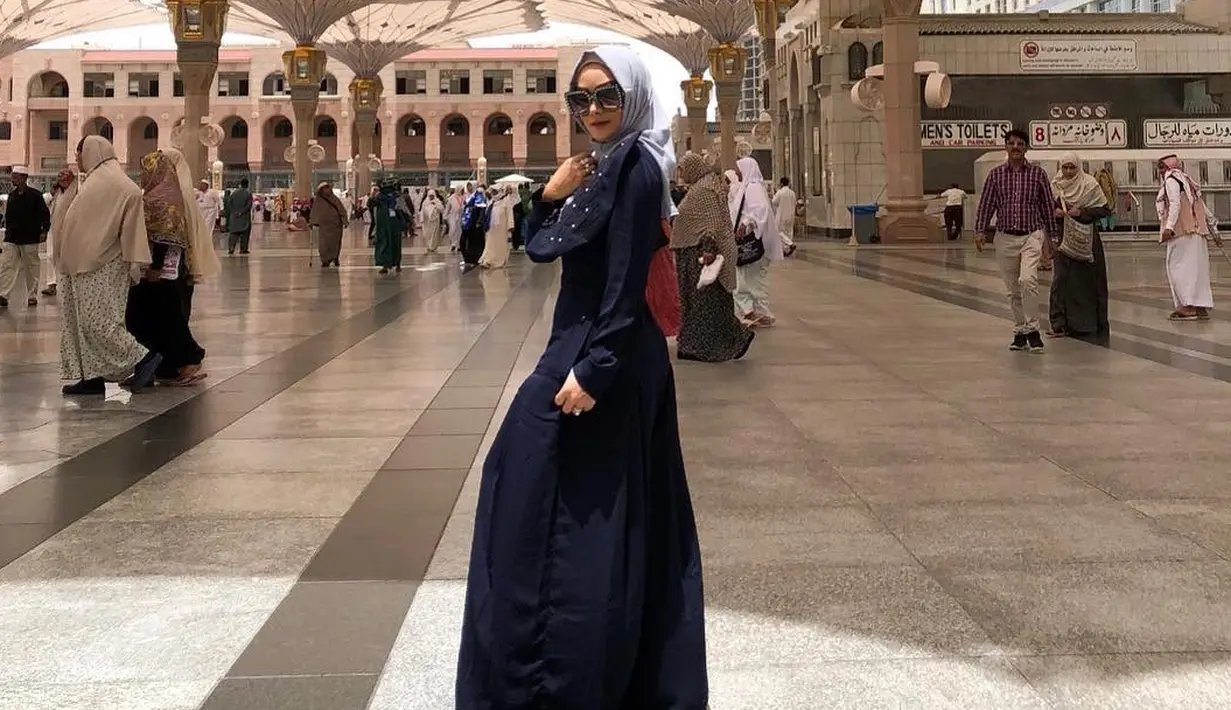 Meskipun demikian, tak sedikit juga warganet yang memuji penampilan cantik Krisdayanti ketika mengenakan hijab. (Foto: instagram.com/krisdayantilemos)