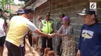 Seorang polisi di Tangerang rela menyisihkan gajinya untuk membantu seorang nenek membangun rumah.