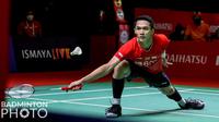 Sementara itu, tunggal putra unggulan keenam di ajang Indonesia Masters 2021, Jonatan Christie juga harus bekerja ekstra saat mengalahkan Sitthikom Thammasin dari Thailand. (Badminton Photo/Raphael Sachetat)