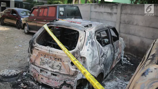 Belasan Mobil di Petamburan Hangus Terbakar