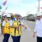 Presiden Jokowi meninjau Jalan Lingkar Larakelang di Kepulauan Talaud, Sulawesi Utara. (Foto: Muchlis Jr - Biro Pers Sekretariat Presiden)