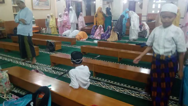 Suasana Kegiatan Pengajian di Mesjid Perjuangan