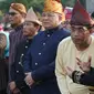 Menhub Budi Karya Sumadi menghadiri acara puncak Hari Perhubungan Nasional di Lapangan Silang Monas, Jakarta, Minggu (17/9). Menhub Budi terlihat mengenakan baju khas Palembang. (Liputan6.com/Immanuel Antonius)