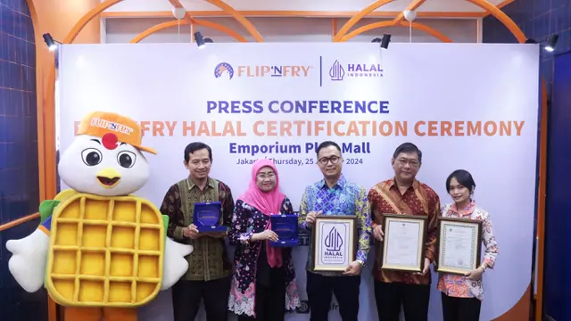 Suasana konfrensi pers peluncuran sertifikasi halal Flip’NFry di Mal Emporium Pluit, Jakarta Utara, Kamis (25/1/2024). (Foto: Dok. Istimewa)