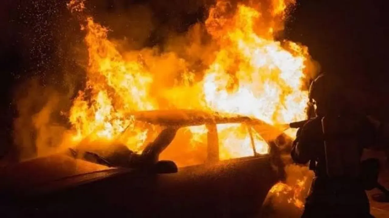 Ilustrasi mobil terbakar (Istimewa)