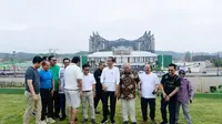 Presiden Joko Widodo atau Jokowi mengajak para pimpinan lembaga negara untuk mengunjungi sejumlah infrastruktur penting di Ibu Kota Nusantara (IKN), Kalimantan Timur, Sabtu (17/8/2024). (Lizsa Egeham).