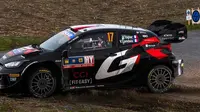 Sebastien Ogier dan Vincent Landais saat berlaga di WRC 2024. (c) World Rally Championship