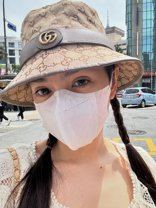 8 Potret Angel Karamoy Usai Jalani Operasi Plastik, Wajah Masih Disembunyikan