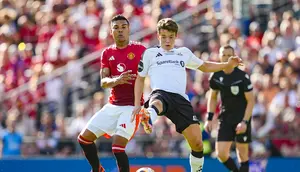 Sverre Nypan saat berhadapan dengan Manchester United (AFP)