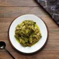 Sayur cabe ijo menyajikan cita rasa pedas yang menggugah selera/copyright shutterstock/Ika Yusmadi