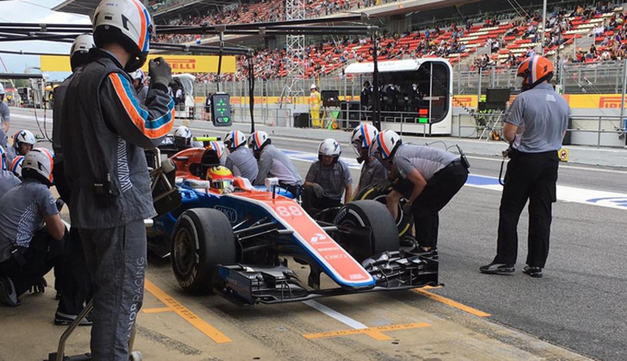 Rio Haryanto mencatat waktu 1 menit 27,252 detik pada latihan bebas kedua F1 GP Spanyol di Sirkuit Catalunya, Spanyol, Jumat (13/5/2016), lebih cepat dari catatan waktu latihan bebas pertama. (Bola.com/Twitter/Manorracing)