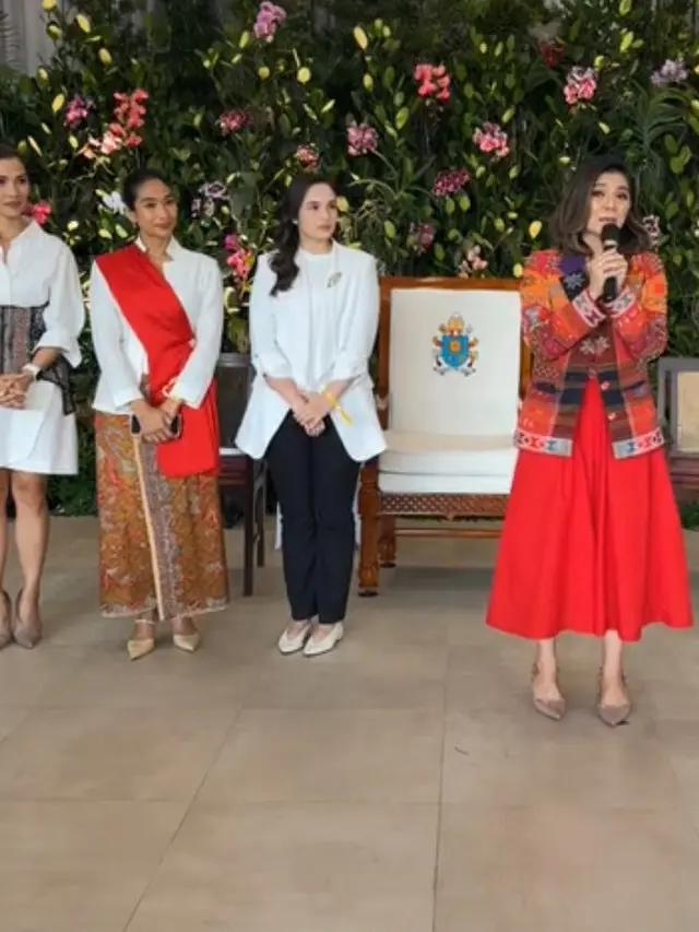 Chelsea Islan saat Bertemu Paus Fransiskus di Jakarta. [@scholasindonesia]