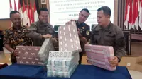 Uang tunai Rp 4.8 Milliar diserahkan kepada pemerintah Kota Batam oleh Kejaksaan. Foto: liputan6.com/ajang nurdin&nbsp;