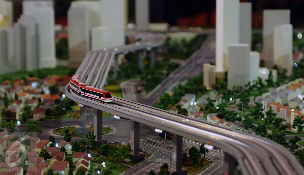 Miniatur kereta LRT dipamerkan saat pameran INAPA 2017 di JIExpo Kemayoran, Jakarta, Rabu (29/3). Pameran ini berlangsung di Hall B1 JIExpo Kemayoran. (Liputan6.com/Helmi Fithriansyah)