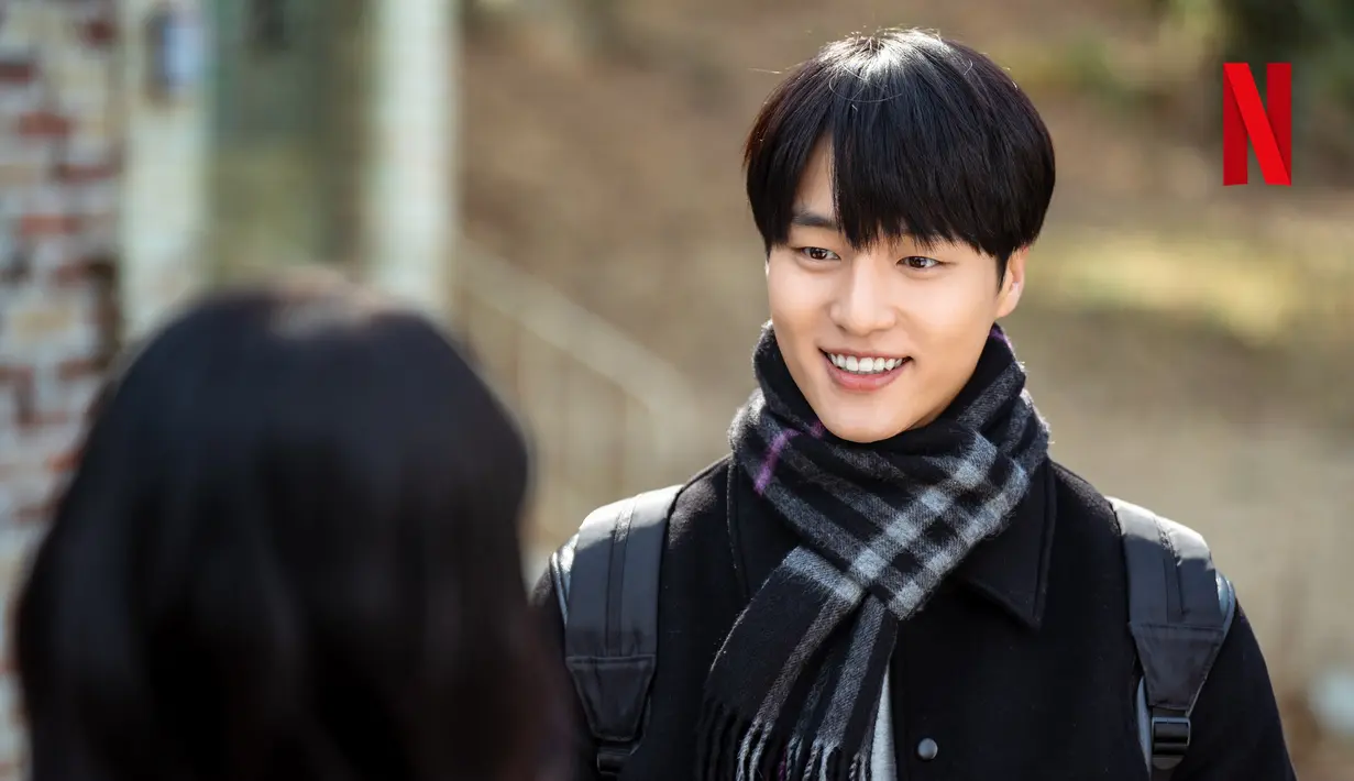 Potongan gambar lainnya di bawah ini menampilkan Yang Se Jong yang berperan sebagai pemeran utama pria Won Jun, seorang mahasiswa yang sangat biasa namun berhati hangat.