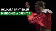 Pebulutangkis asal Jepang, Nozomi Okuhara memiliki kebiasaan mengganti baju pada saat pergantian gim.