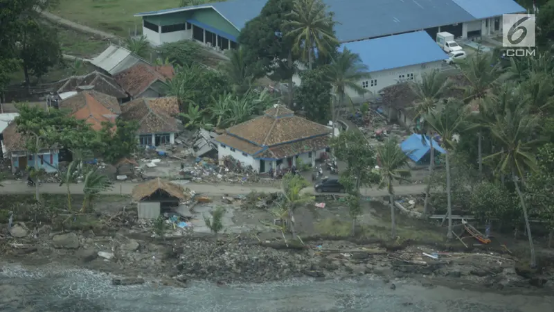 Pandangan Udara Wilayah Daratan Lampung Usai Dihantam Tsunami